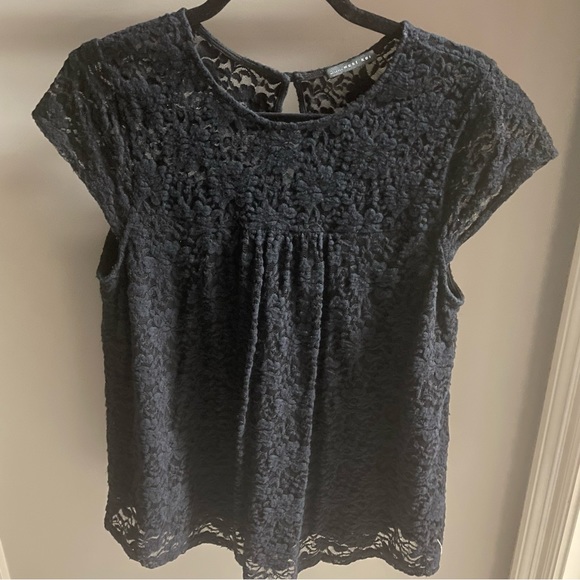 West Kei Black Soft, black lace top with lining and keyhole button on neck - Picture 2 of 3